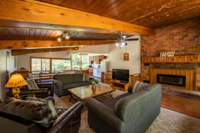 4 Bedroom Blue Mountain Ski Getaway near The Village, Petfriendly